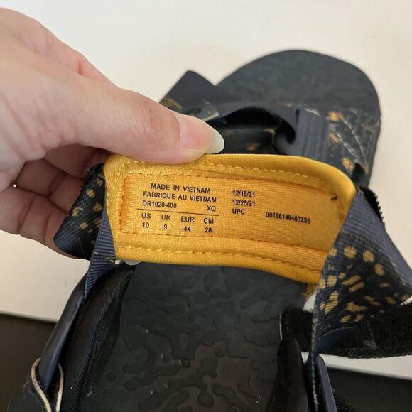 Shoes - Picture 8 of 9